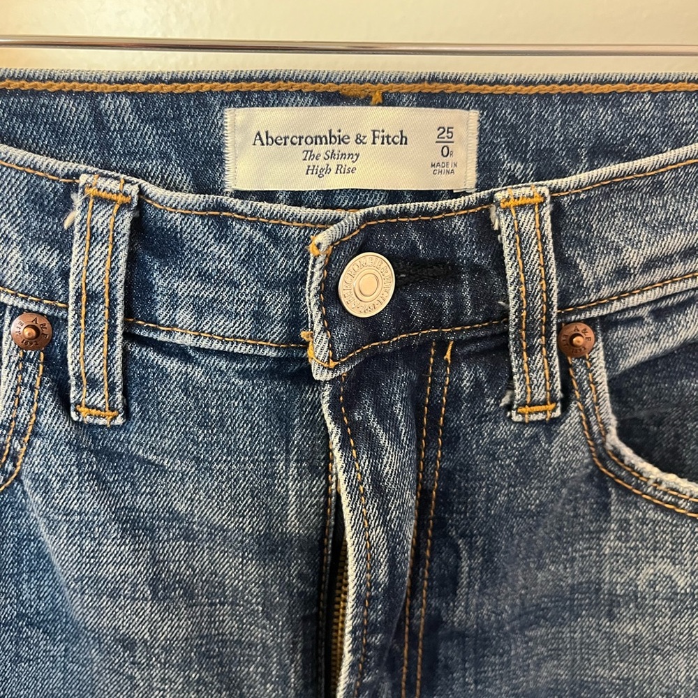 Abercrombie & Fitch Women's Straight Leg Jeans - Dark Blue Like New Size 25 - Picture 4 of 6